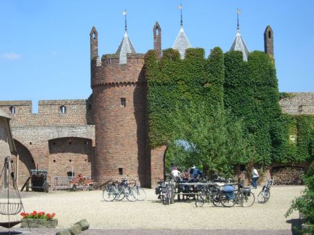 Doornenburg : Schloss Doornenburg, Vorburg Torgebäude